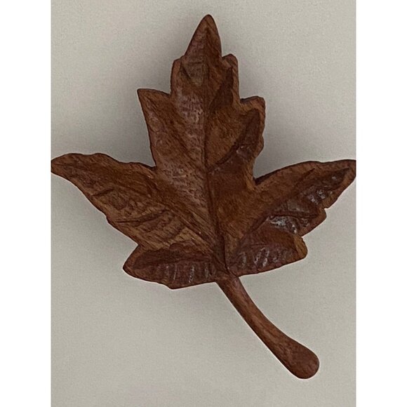 Vintage Handcrafted Wood Maple Leaf Brooch Brown Carved Pin 4" X 3.5" Exquisite - Picture 1 of 15